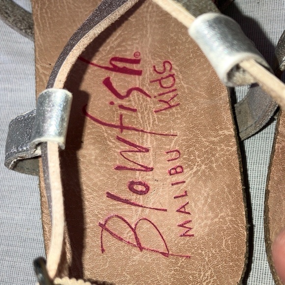 Blowfish size 4 youth  Silver gold and copper tone  Strappy Sandals - Picture 3 of 15